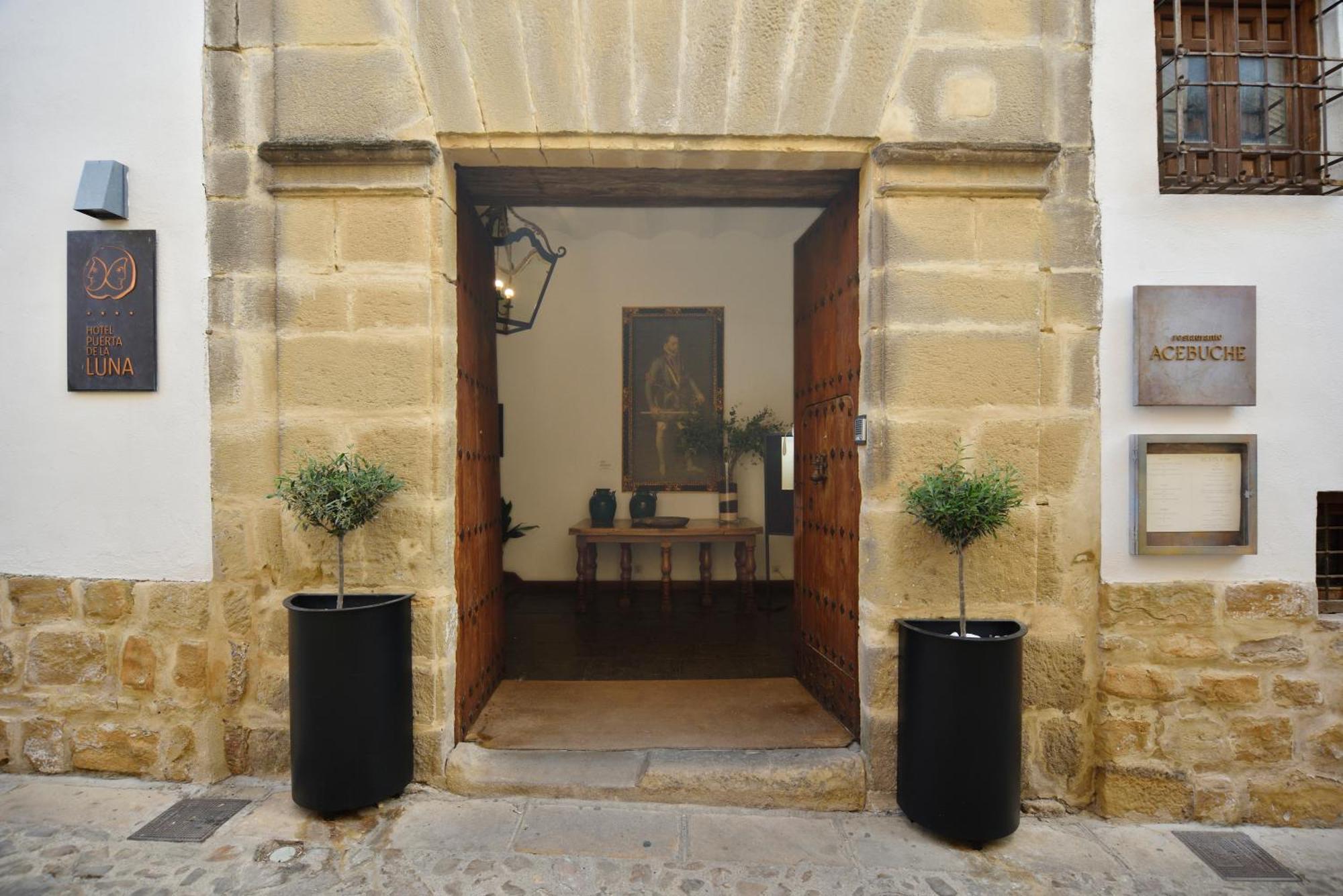 Hotel Puerta De La Luna Baeza Exterior photo